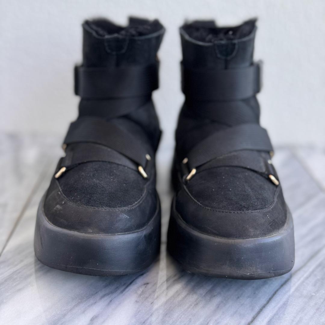 UGG アグ クラシック ブーム バックル ブーツ　厚底ショートムートンブーツ