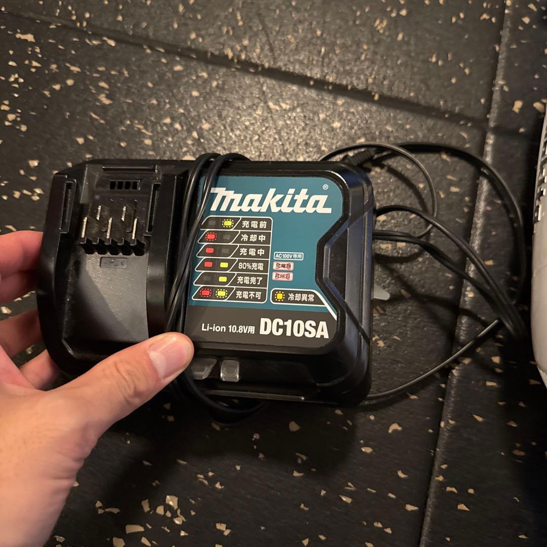 【良品】マキタ CL108FD 充電式クリーナー 掃除機 サイクロン