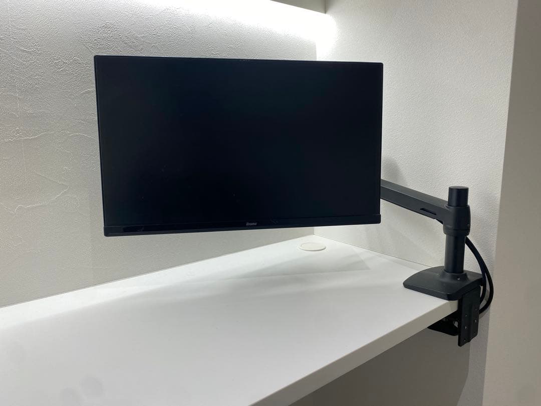 iiyama ディスプレイモニター本体 エルゴトロン　モニターアーム付き