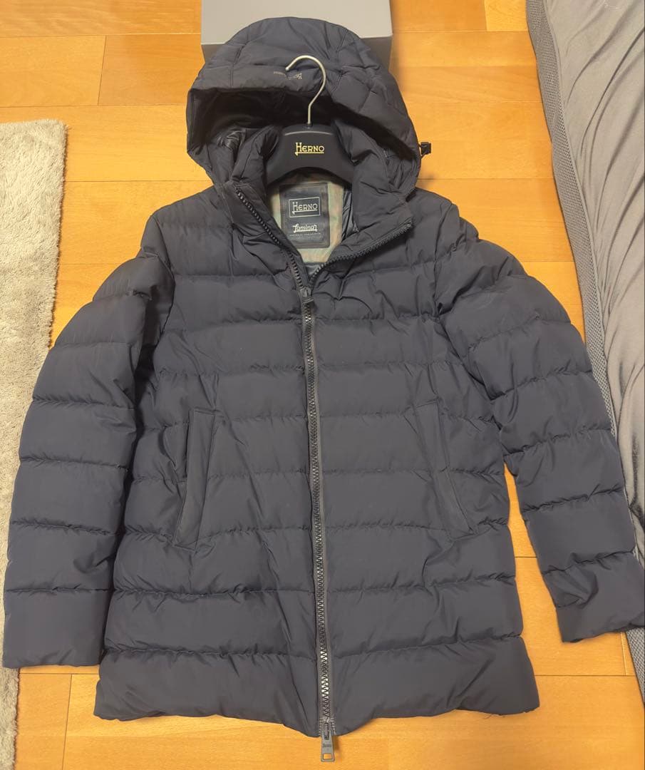 Herno ネイビー ダウンジャケット