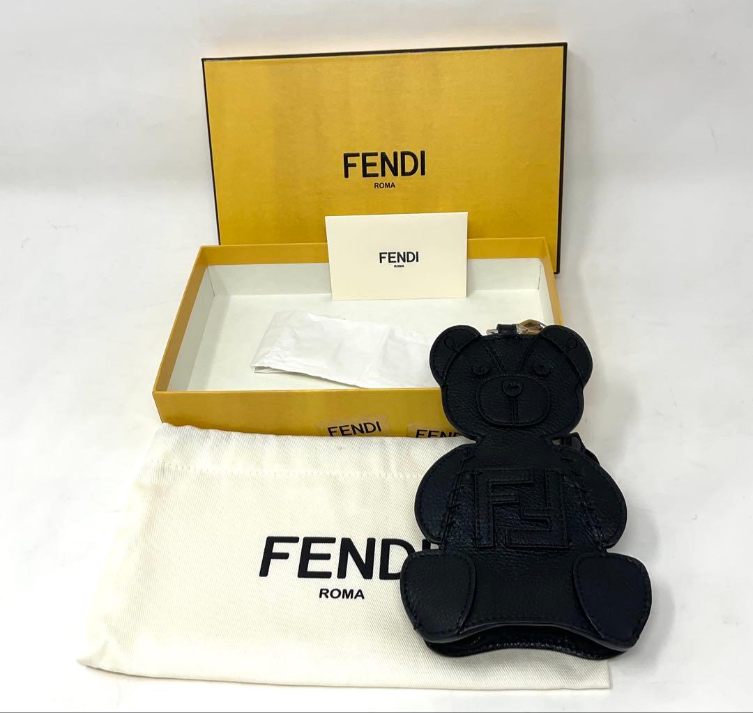 希少　FENDI レザー製ベア　大型チャーム