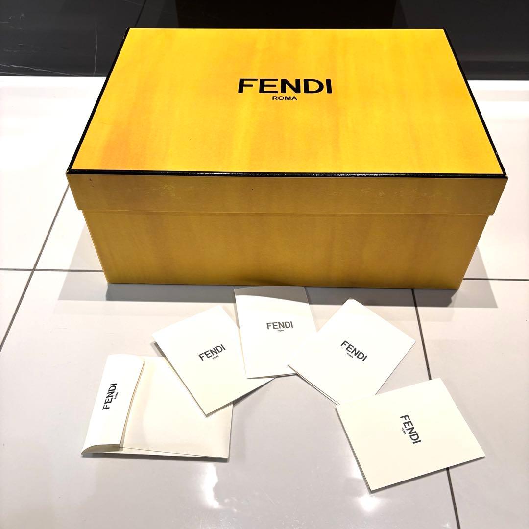 美品‼️FENDI フェンディフロー サイドジップ ロゴ入り スニーカー