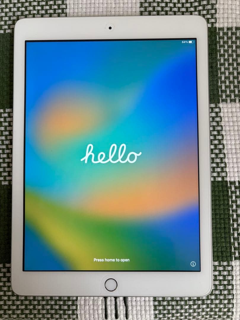 【美品】iPad第5世代 Wi-Fiモデル本体、Smart coverセット