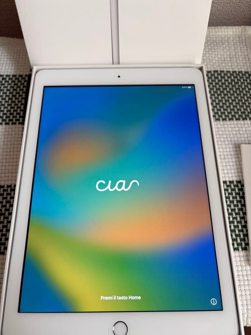 【美品】iPad第5世代 Wi-Fiモデル本体、Smart coverセット