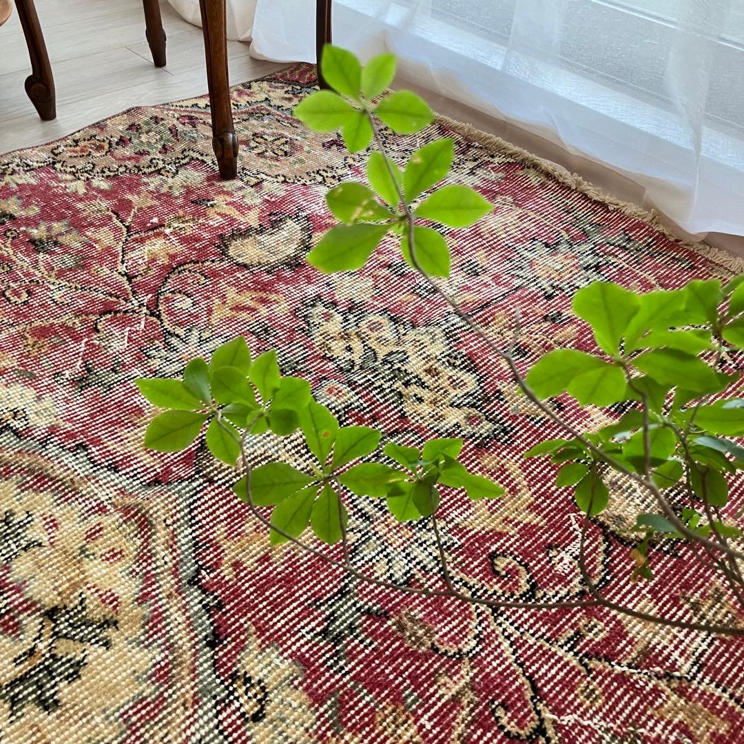 貴重110×124シャビーレッドピンク　ベージュ　正方形　トルコヴィンテージラグ