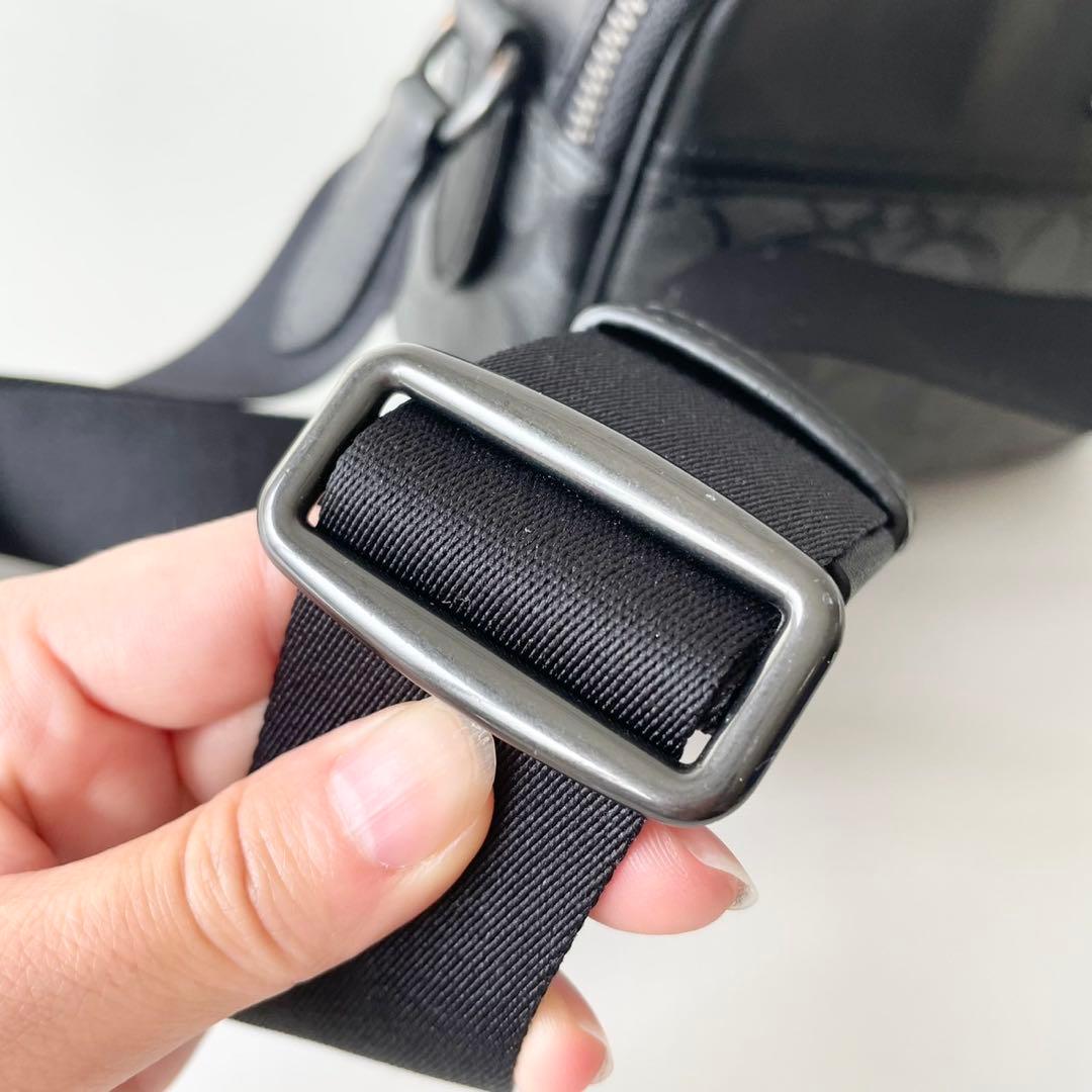 そうた様【新品】COACH メンズ ショルダーバッグ グラハム フライトバッグ