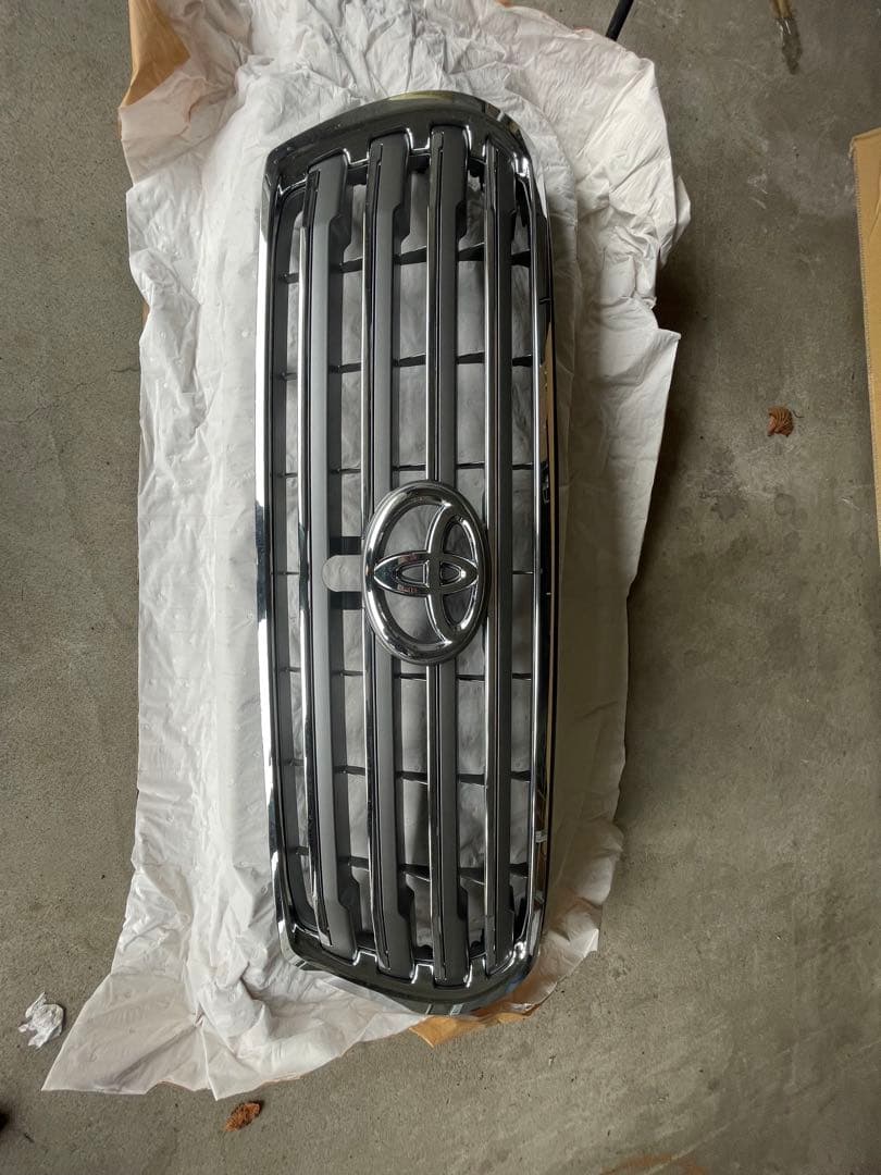 ランドクルーザー　トヨタ フロントグリル クローム