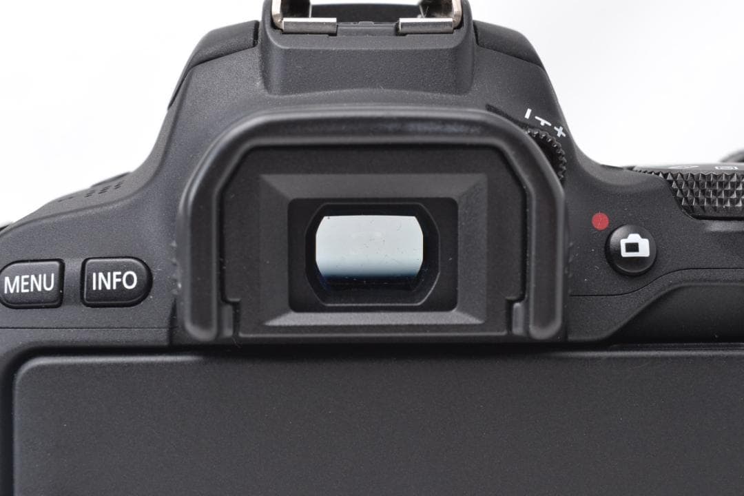 ■美品 S数7,950回 ■ キャノン　Canon Kiss X9 レンズキット