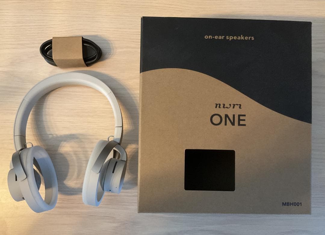 nwm ONE ワイヤレスヘッドホン ライトグレイ　MBH001WA