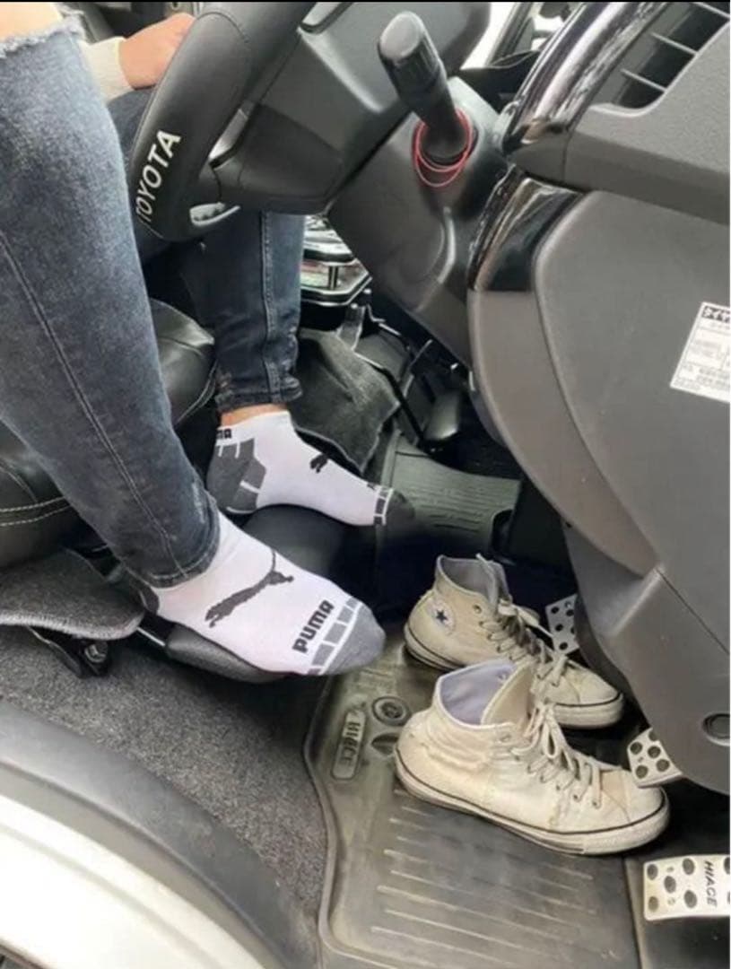 ハイエース200系　スーパーGL フットレスト　運転席側&助手席側　足おき台