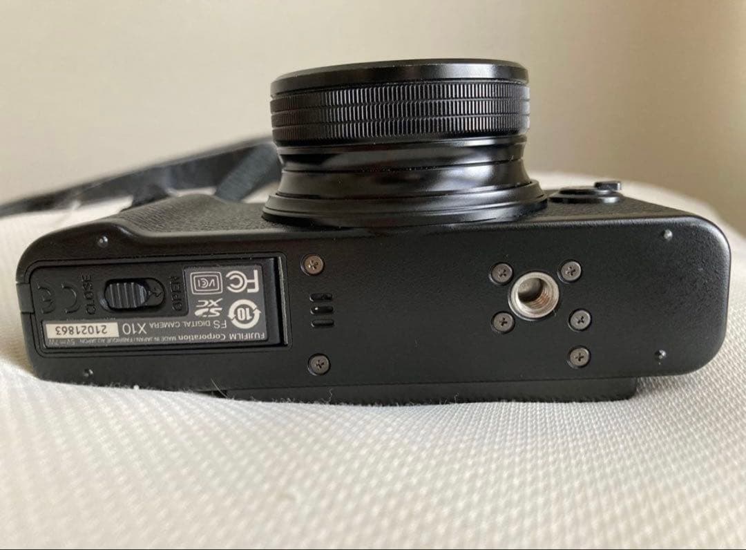 Fujifilm X10コンパクトデジタルカメラ 純正革カバー