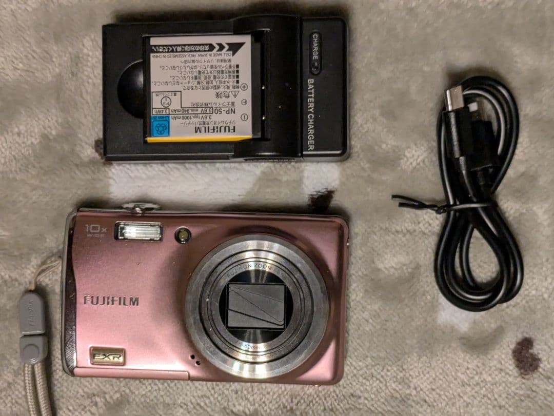 Fujifilm Finepix F70 EXR デジタルカメラ ピンク