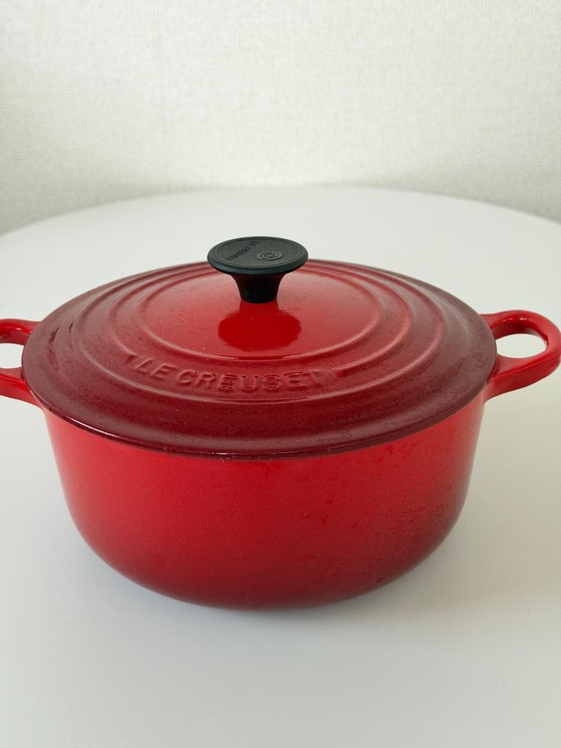 ル・クルーゼ 20cm 両手鍋 レッド 赤 ホーロー鍋 使用回数少なめ 美品