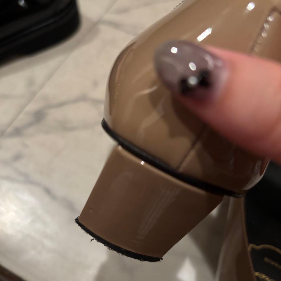 Roger Vivier グレージュ バックル付きパンプス