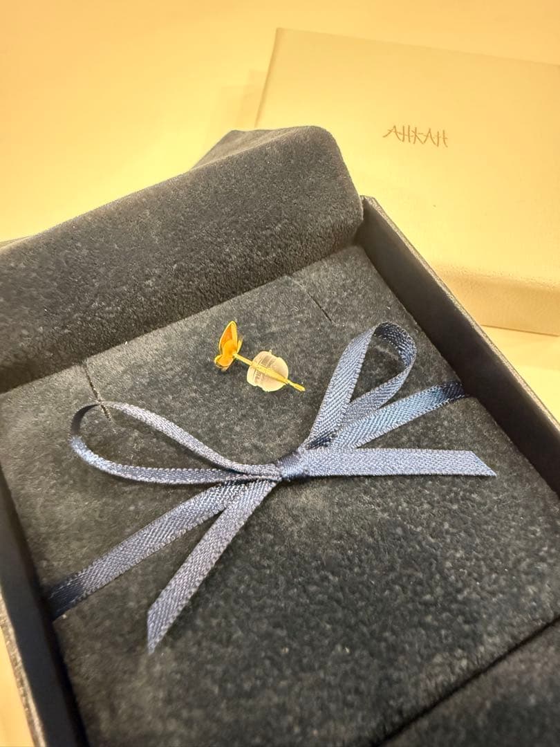 未使用に近い【AHKAH】K18 アンパピヨンブリリアンピアス