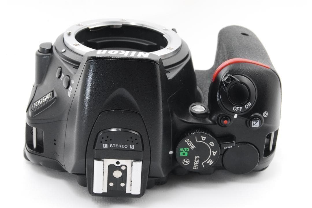 Nikon D5500 一眼レフカメラ シングルレンズ スマホに転送機能搭載