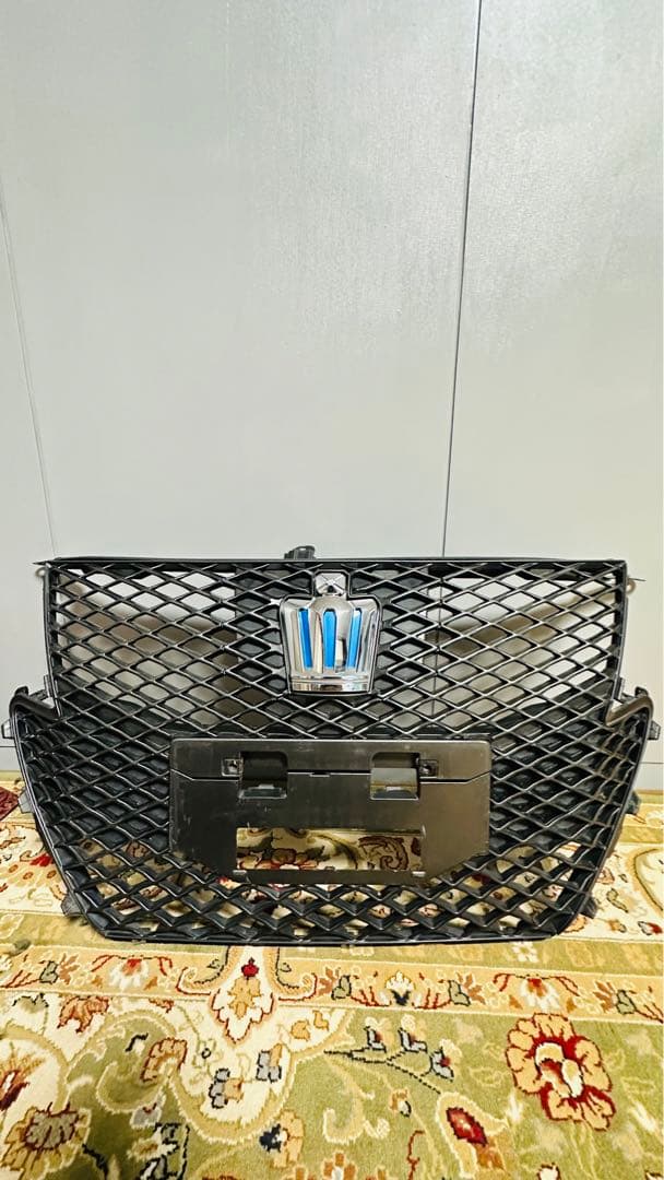 ロゴ入りクラウンバンパーグリル