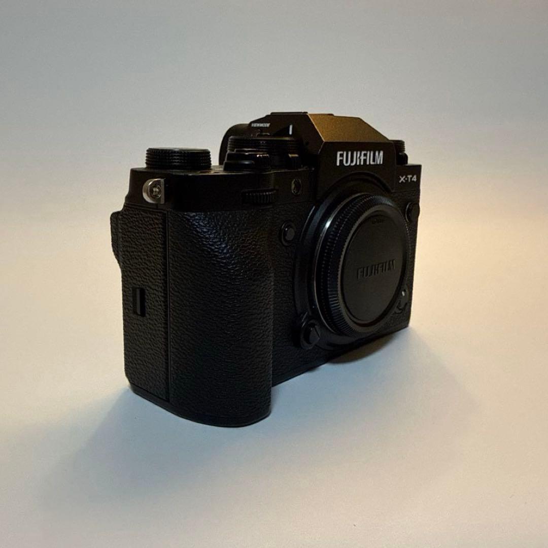 【極美品】FUJIFILM X-T4 ボディ [ブラック] ＋純正バッテリー2個