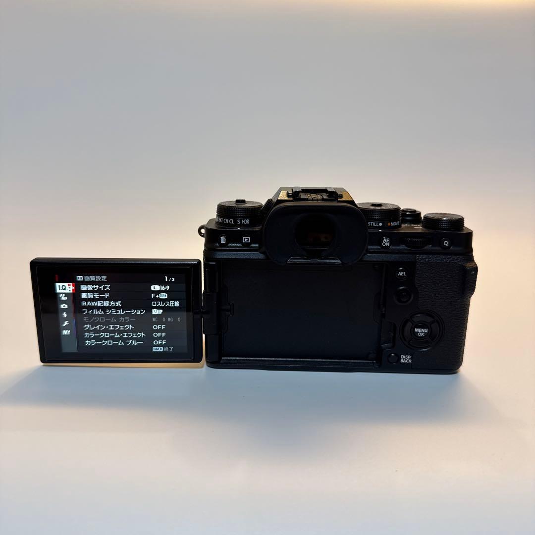 【極美品】FUJIFILM X-T4 ボディ [ブラック] ＋純正バッテリー2個