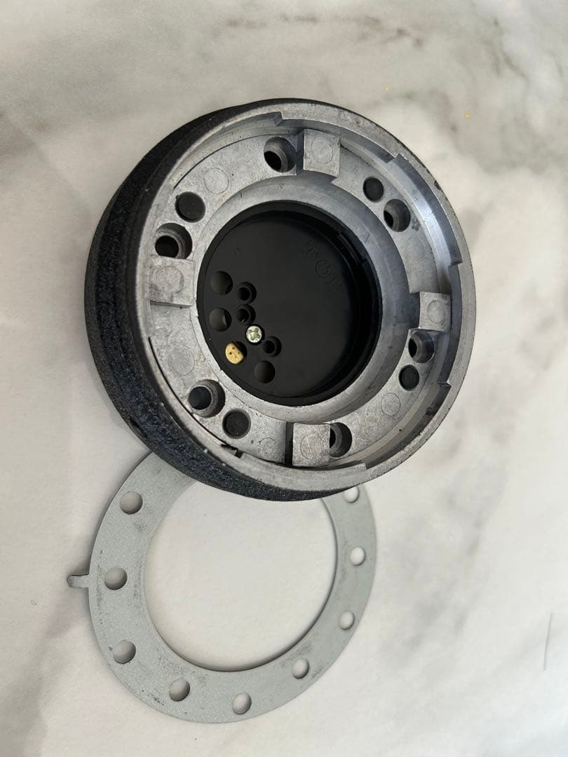 MOMO RACE（クイックリリースボス、ホーンボタン付き）　D35