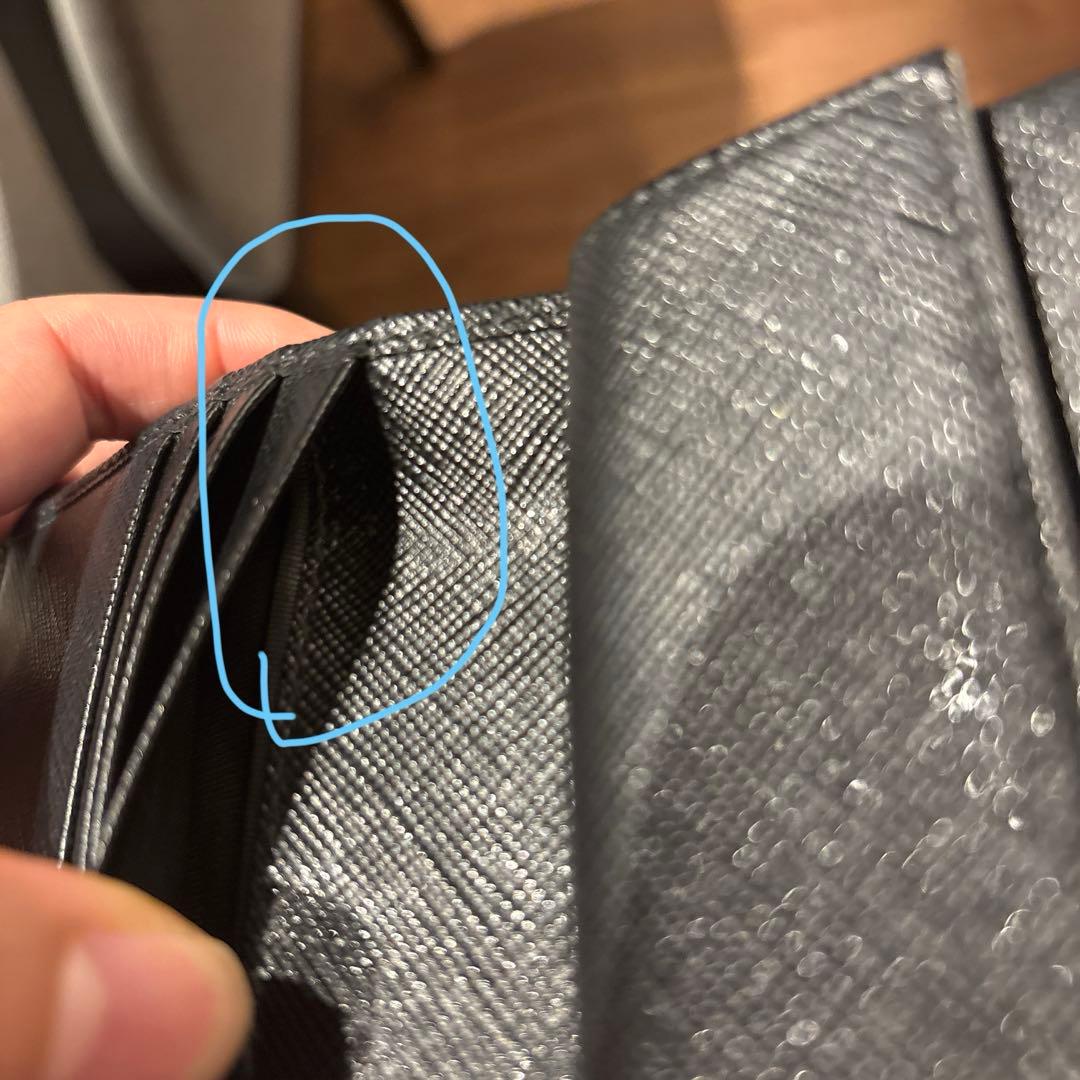 美品　PRADA財布　ブラック