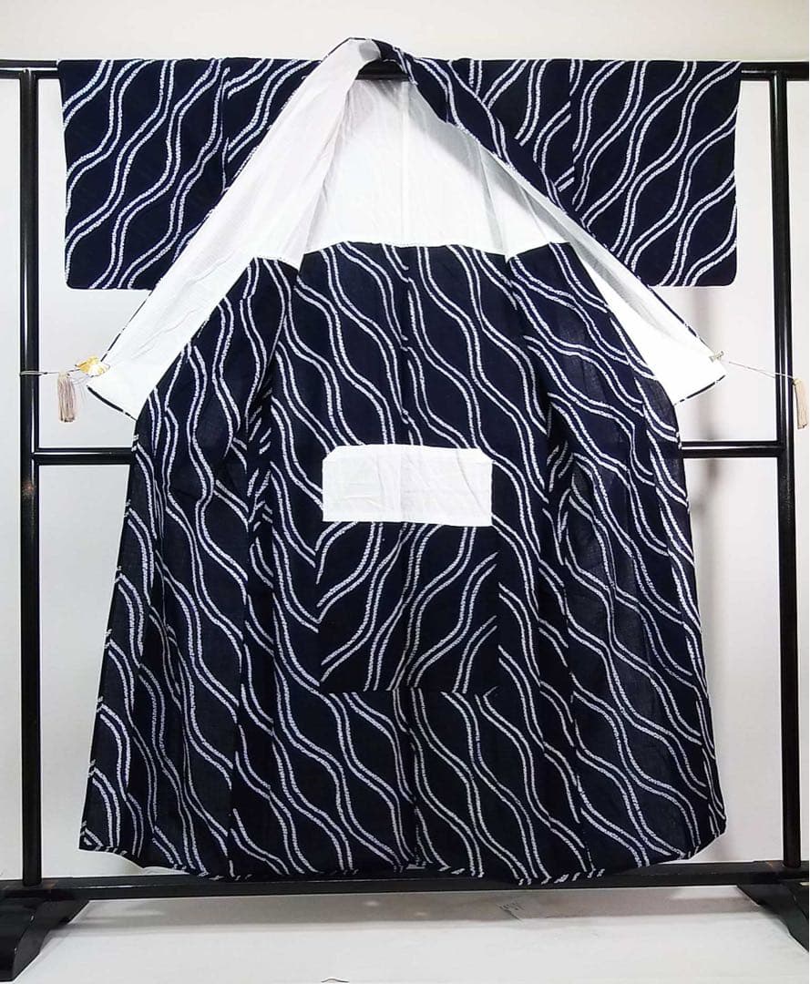 ほぼ美品 有松絞り浴衣 立涌文様　 藍染 夏にぴったりの涼やか着物