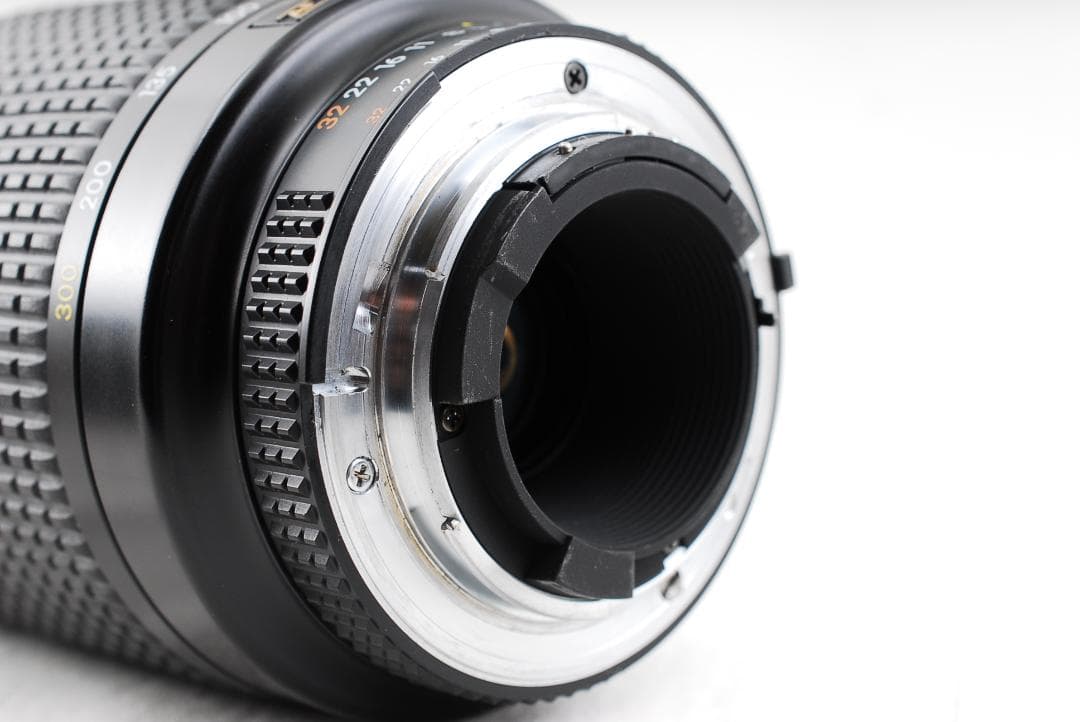 Nikon AF Nikkor 70-300mm f/4-5.6D ED レンズ