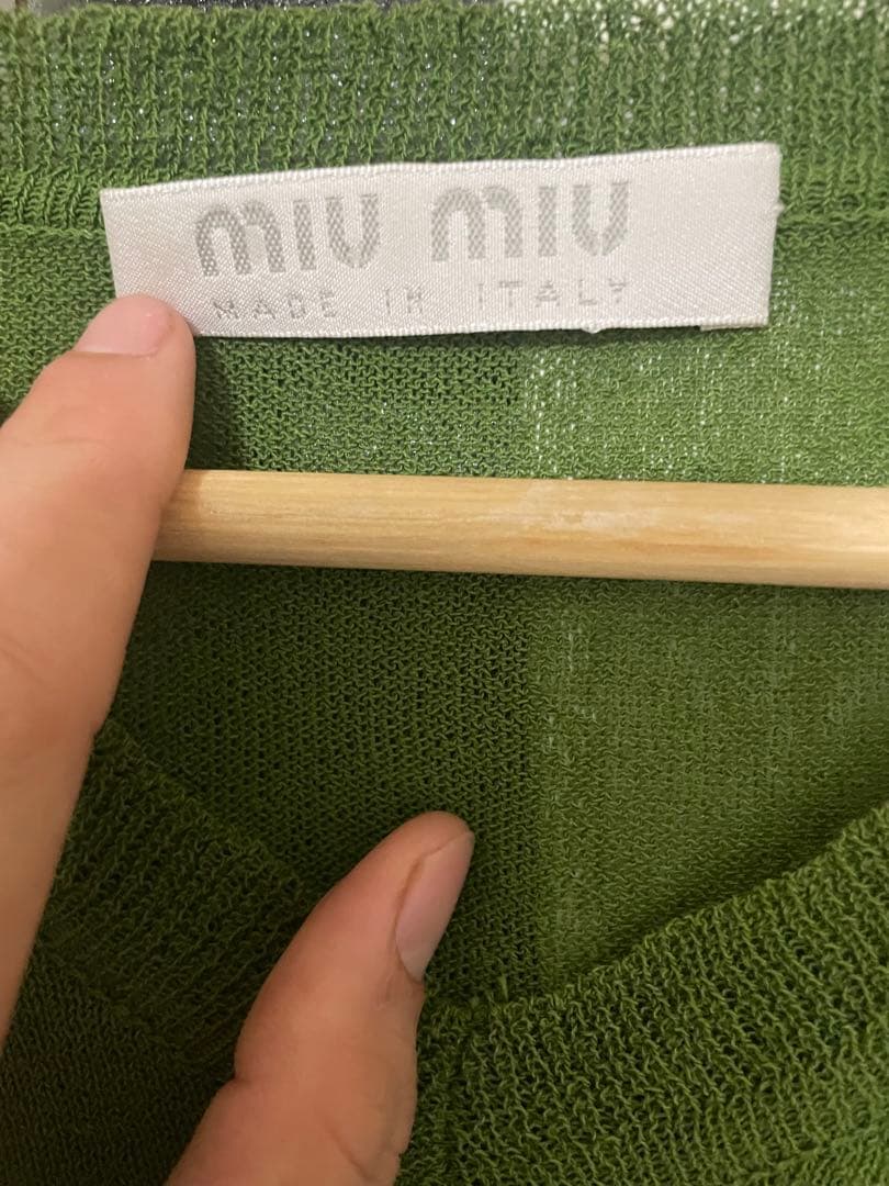 破格 MIU MIU オリーブグリーン Vネック長袖ニット