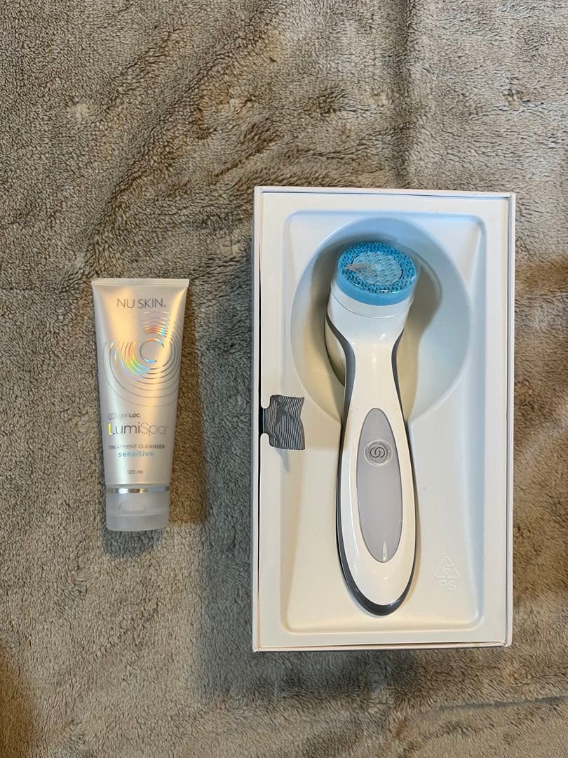 ルミスパ ニュースキン+ 専用トリートメントクレンザー　美品、箱付き