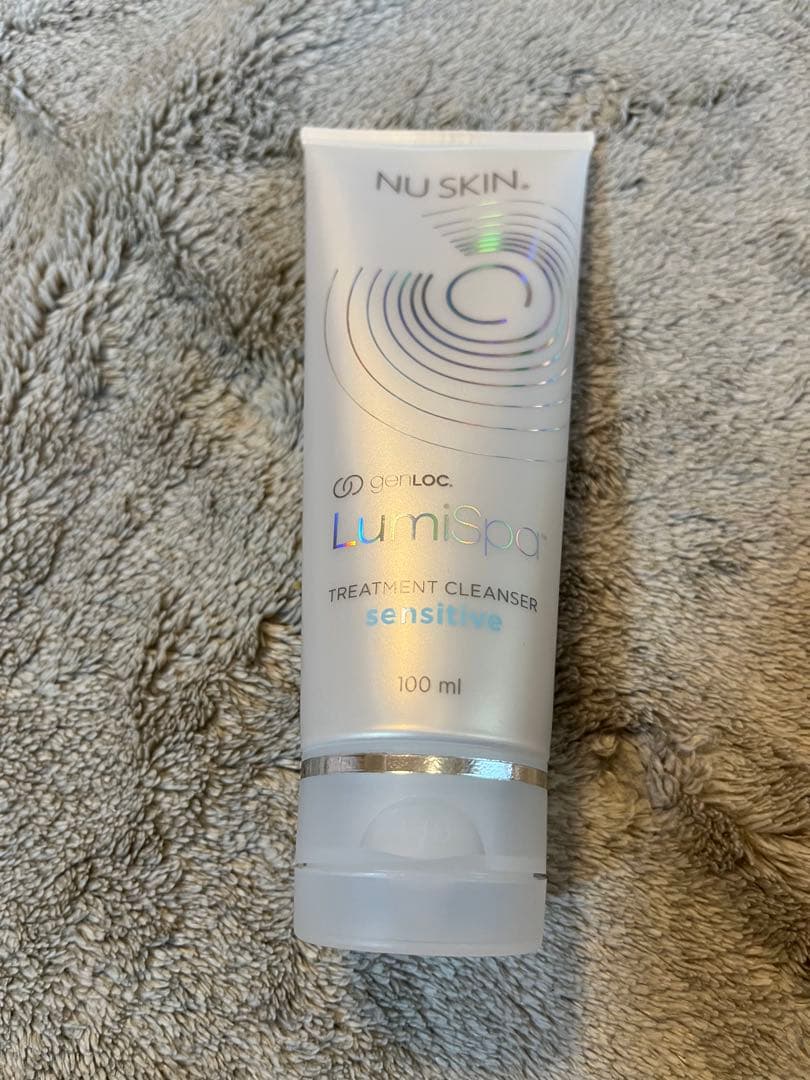 ルミスパ ニュースキン+ 専用トリートメントクレンザー　美品、箱付き