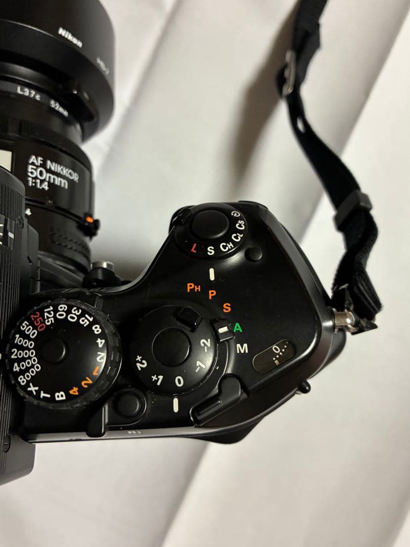 Nikon F4S 一眼レフカメラ + AF Nikkor 50mm