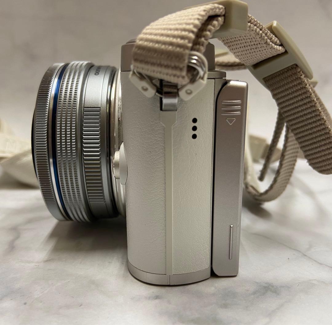 OLYMPUS PEN E-PL9 ホワイト 14-42mmレンズ付