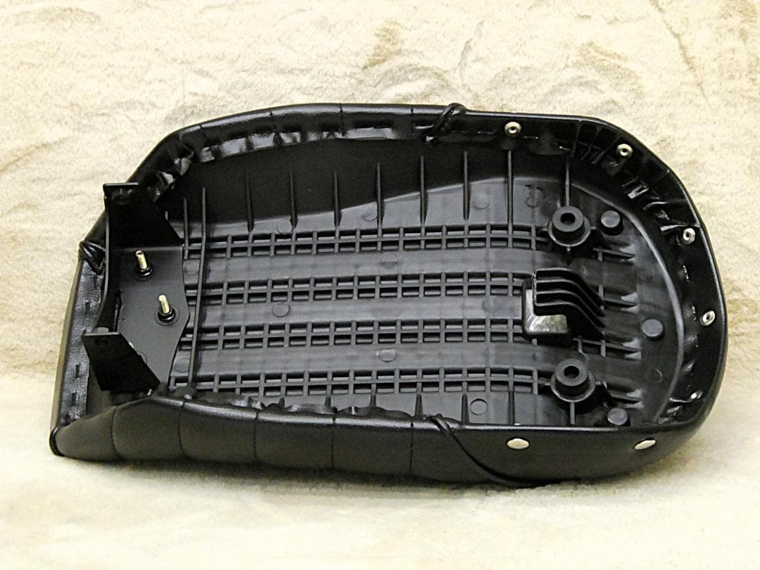 モンキー125 黒皮ボタン タックロールシート /JB02 JB03 JB05