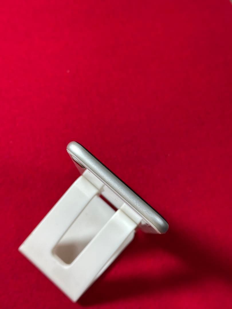 【5837】iPhone SE3第3世代スターライト 64GB simフリー