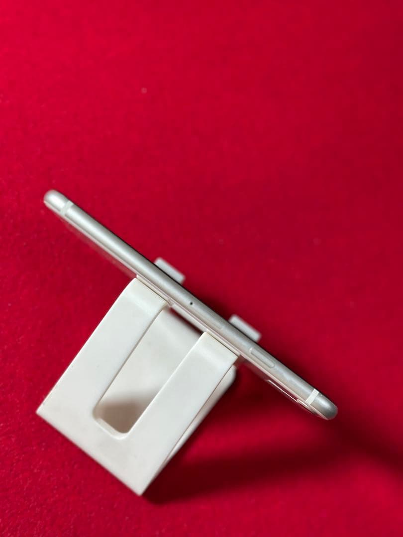 【5837】iPhone SE3第3世代スターライト 64GB simフリー