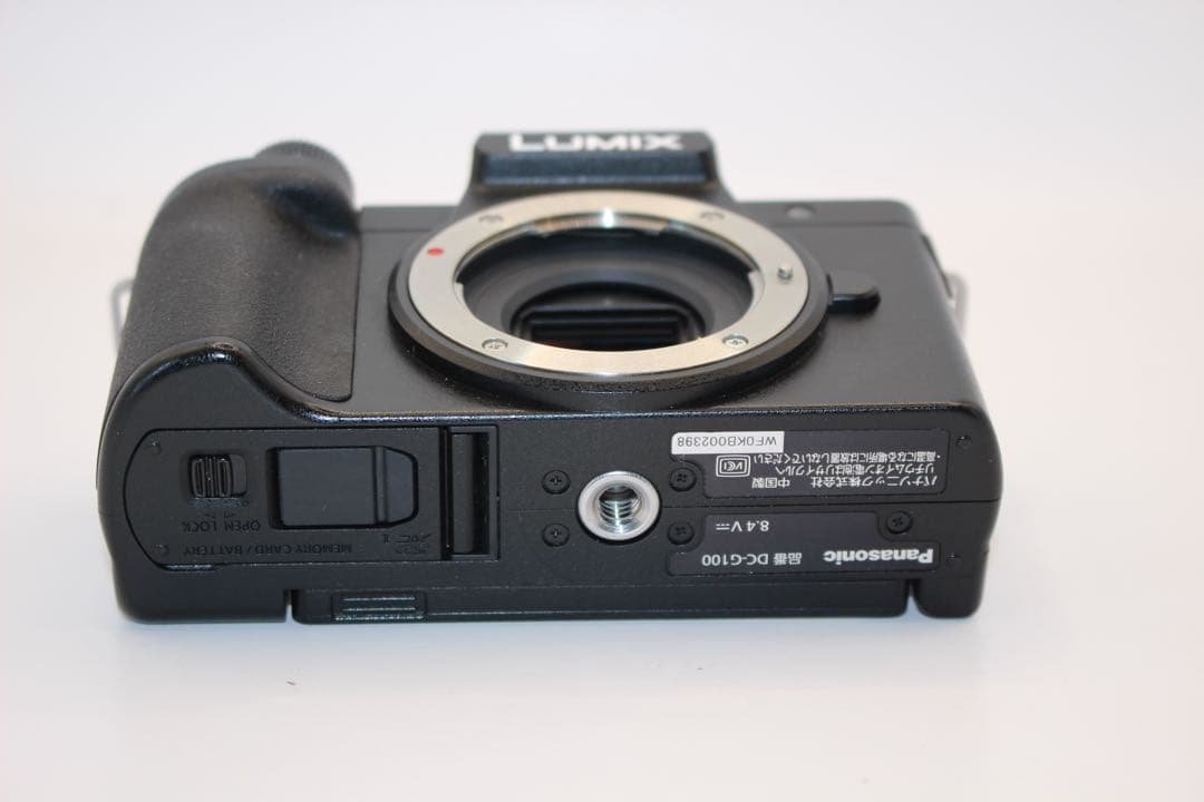 ★ショット数739回未使用級★LUMIX DC-G100 ボディ　グリップ付き