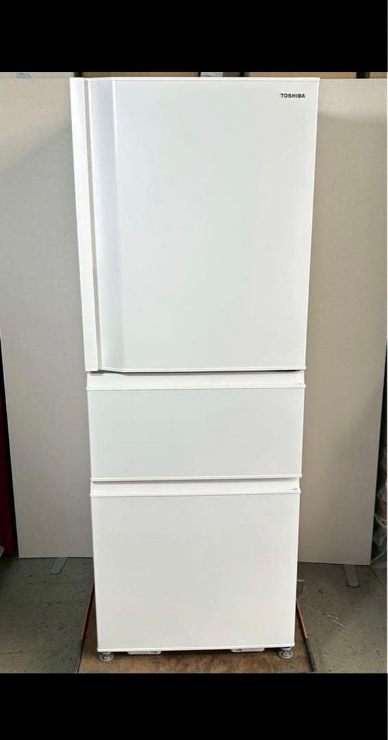 TOSHIBA 送料込み　ノンフロン冷凍冷蔵庫　GR-U33SC 2023年製