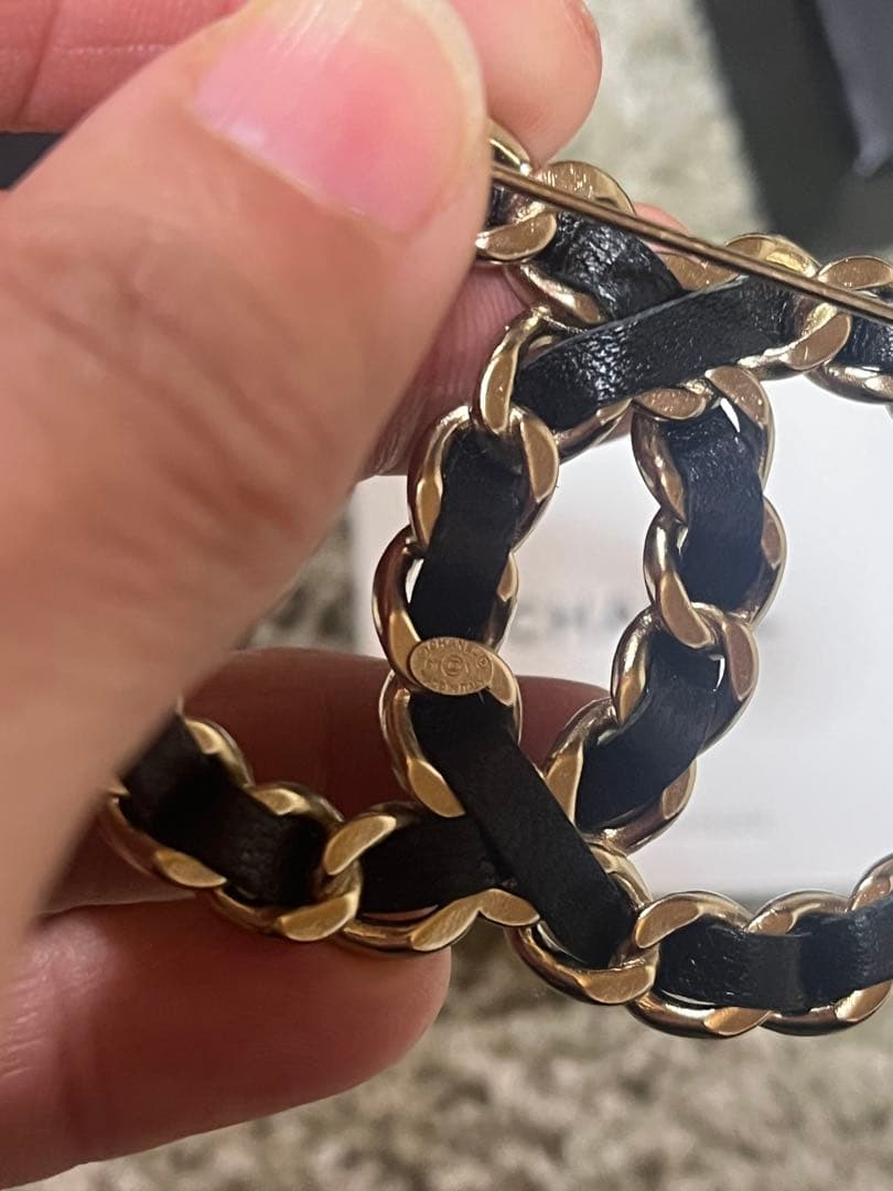 シャネル ココマーク チェーン ブローチ レザー (