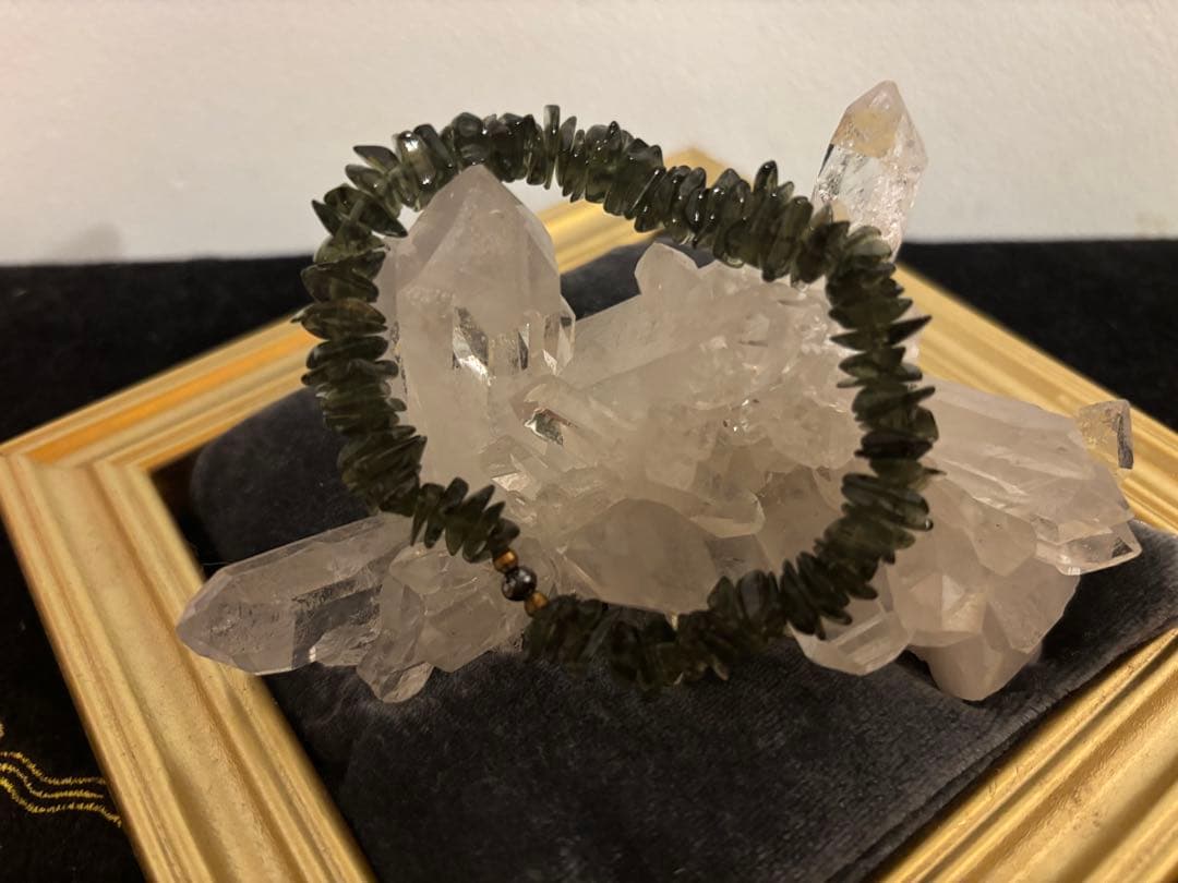 八岐蛇　モルダバイト　細石　ブレスレット 約8〜10mm