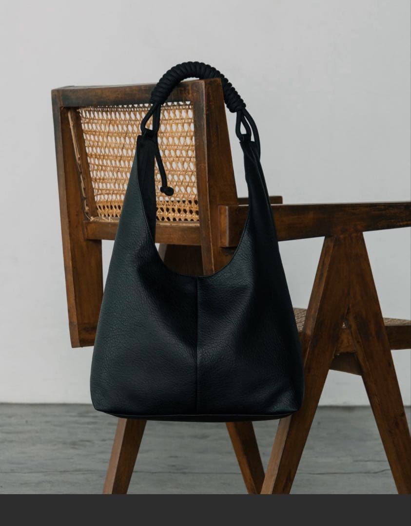 新品 LURAKU シンセティックレザーロープハンドルバッグ