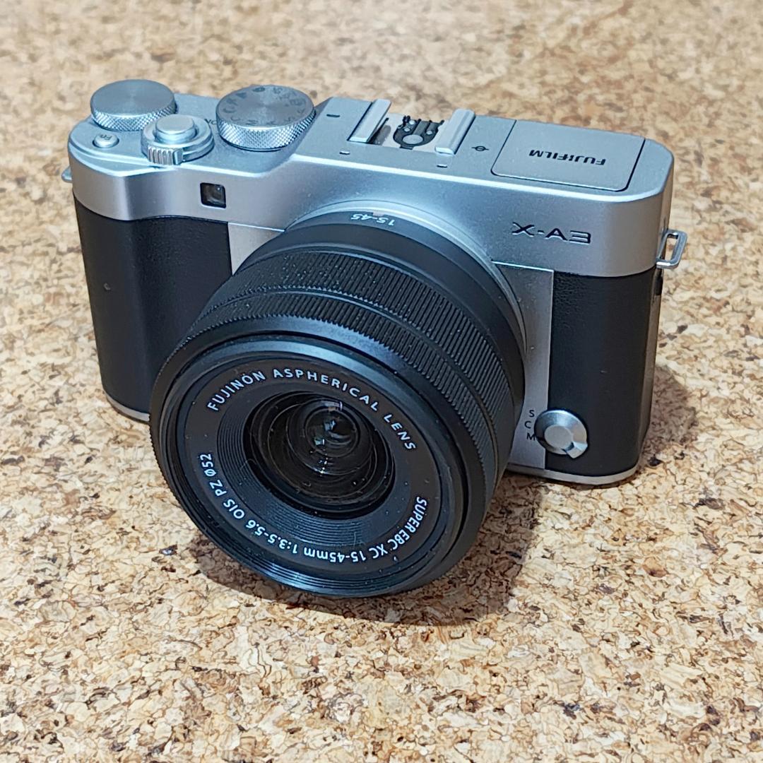 Fujifilm X-A3ミラーレス一眼 レンズつき