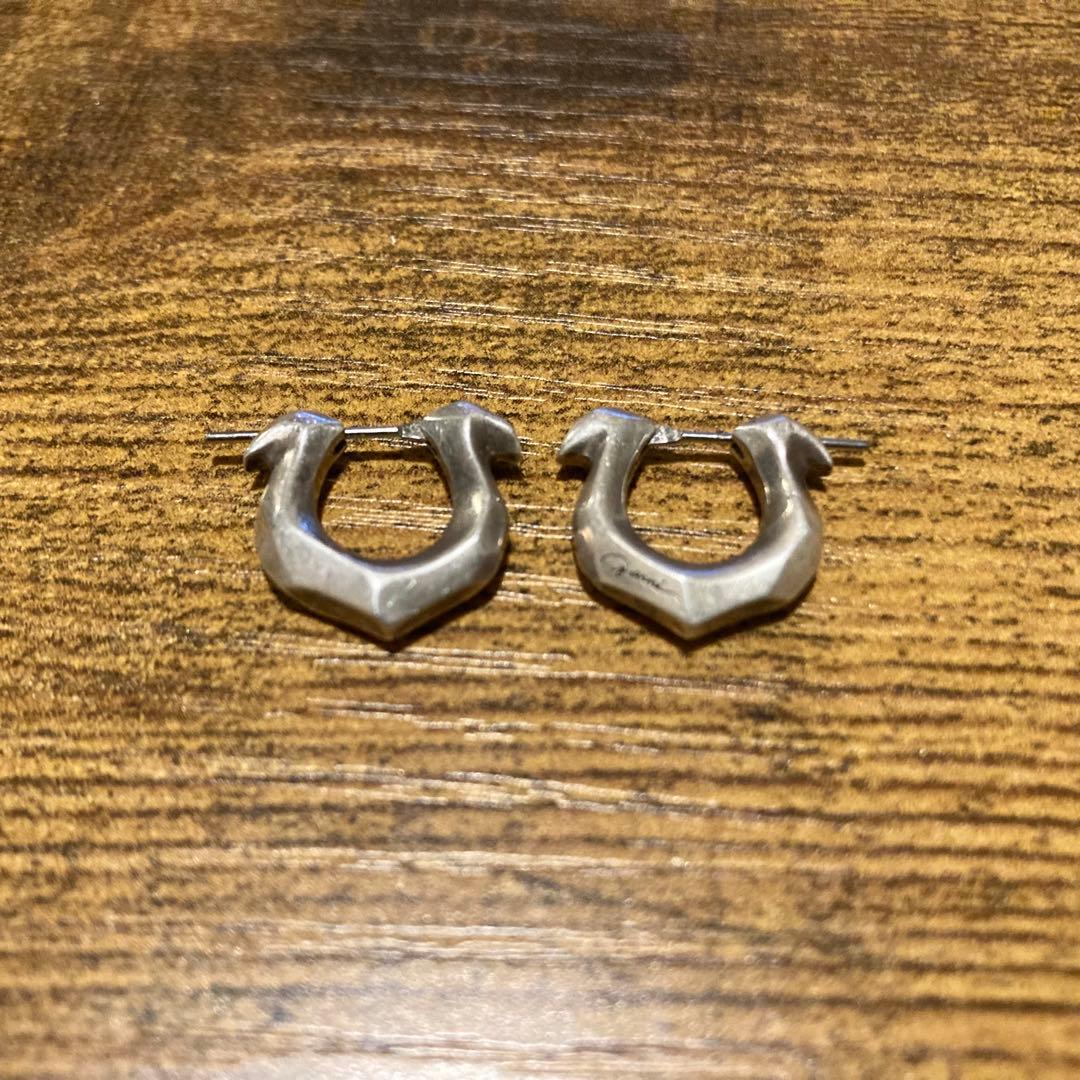ガルニ ホースシュー ピアス garni