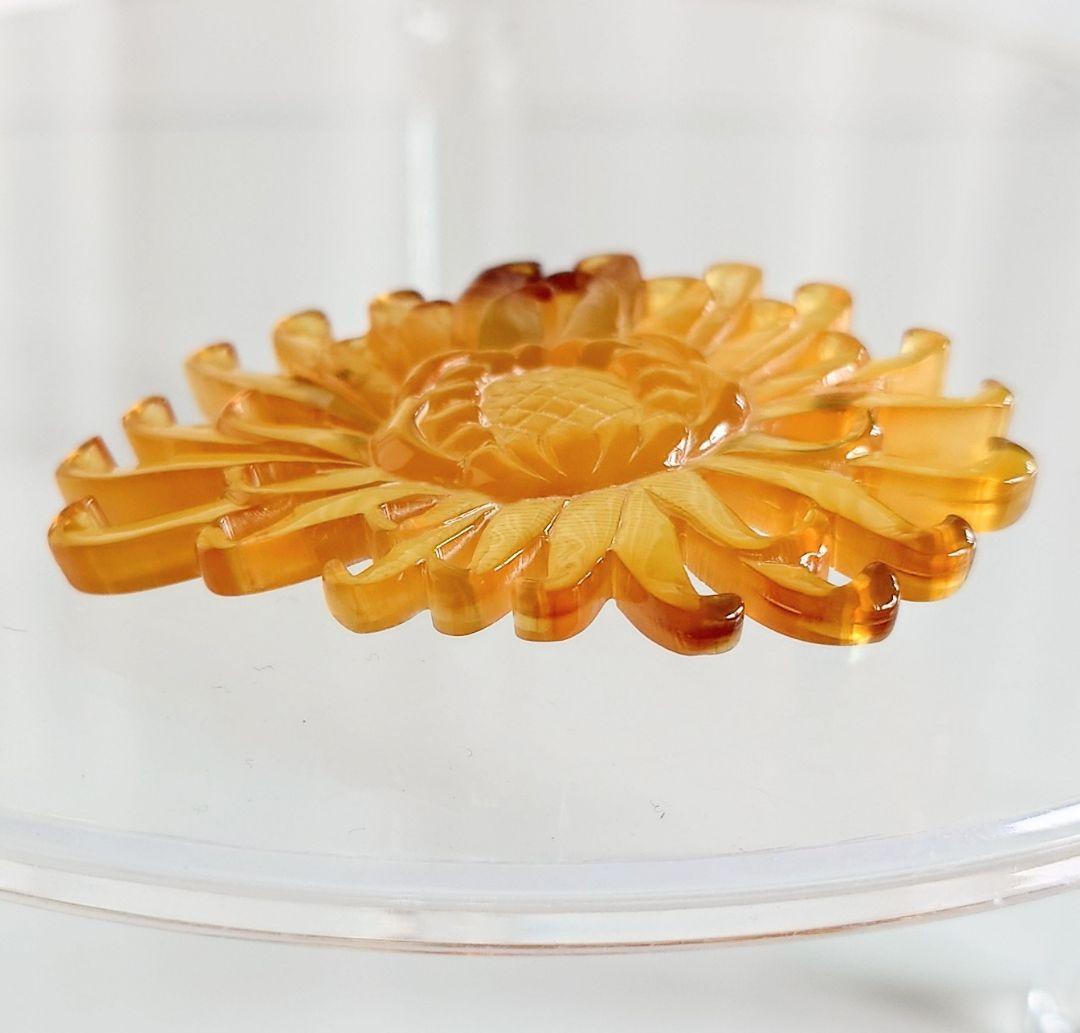 ヴィンテージ ブローチ 本鼈甲 彫刻 菊の花 モチーフ D32