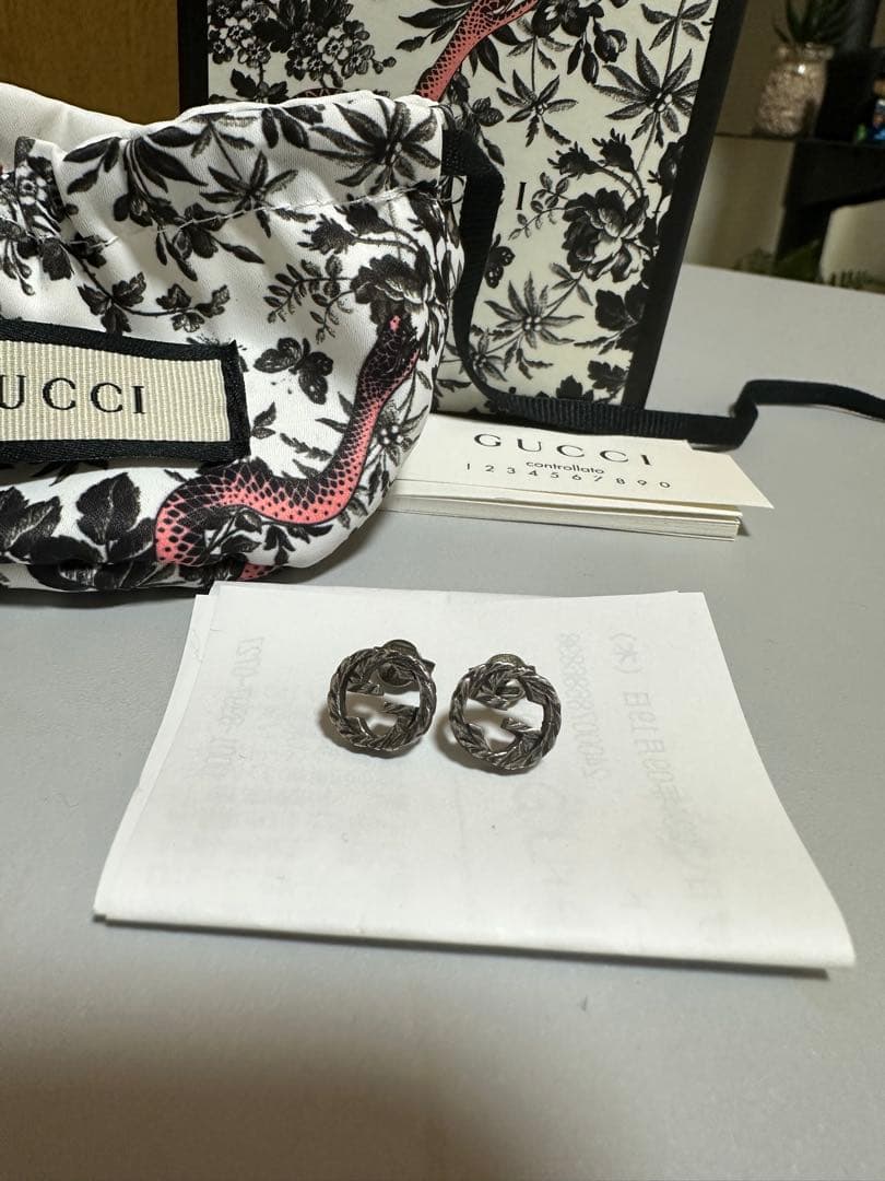 GUCCI シルバー調 ピアス(両耳用)