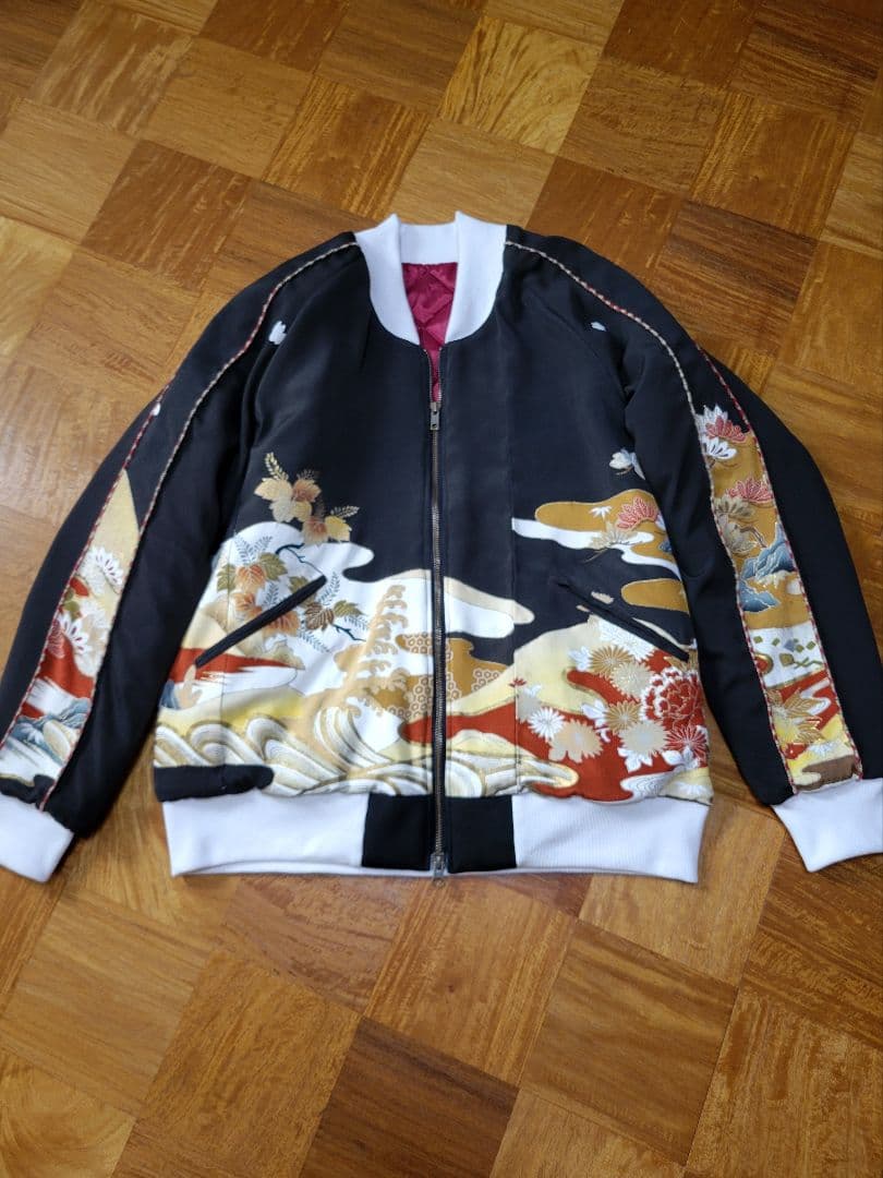 め1121着物リメイク正絹古布黒留袖江戸褄縮緬ビンテージスカジャンハンドメイド