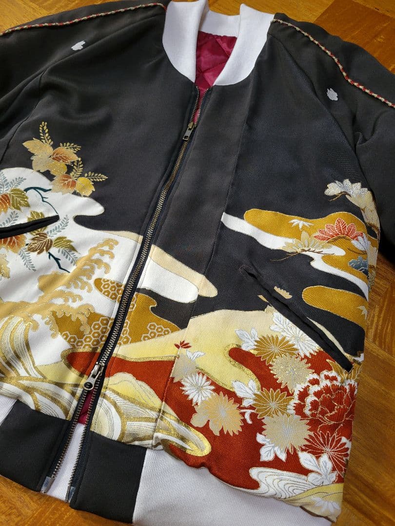 め1121着物リメイク正絹古布黒留袖江戸褄縮緬ビンテージスカジャンハンドメイド