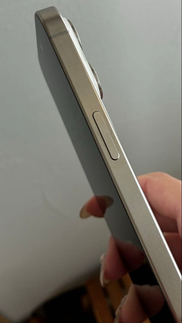 【美品】iPhone15pro 256GB SIMフリー