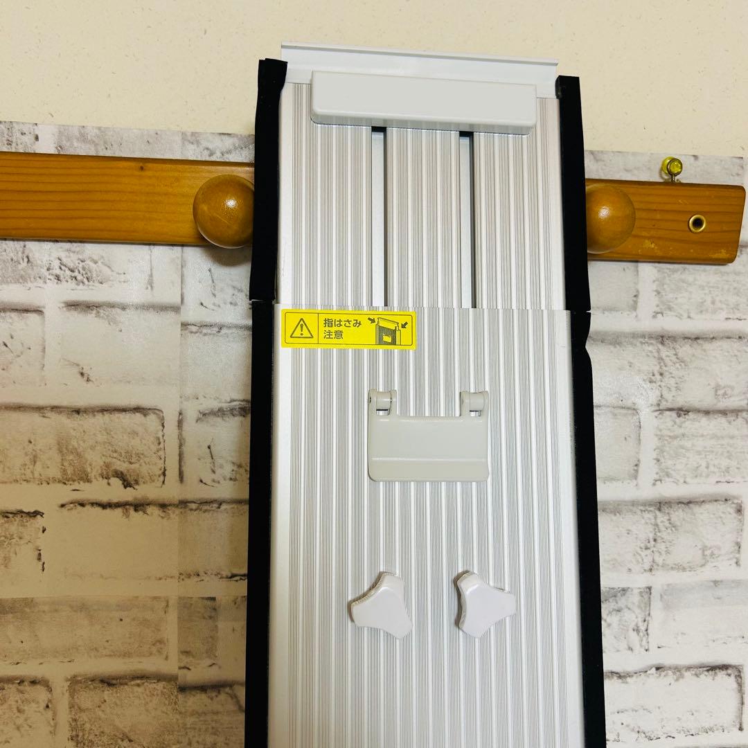 アイリスオーヤマ　IPAM-AL200　窓用ロングパネル