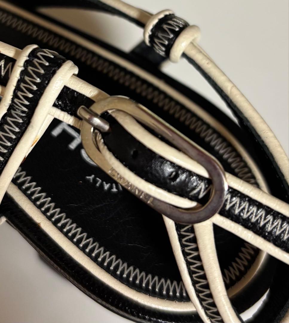 CHANELブラック、ベージュのパンプス