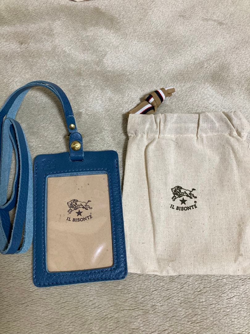 新品 イルビゾンテ IDカードホルダー ブルー Bluストラップ付き